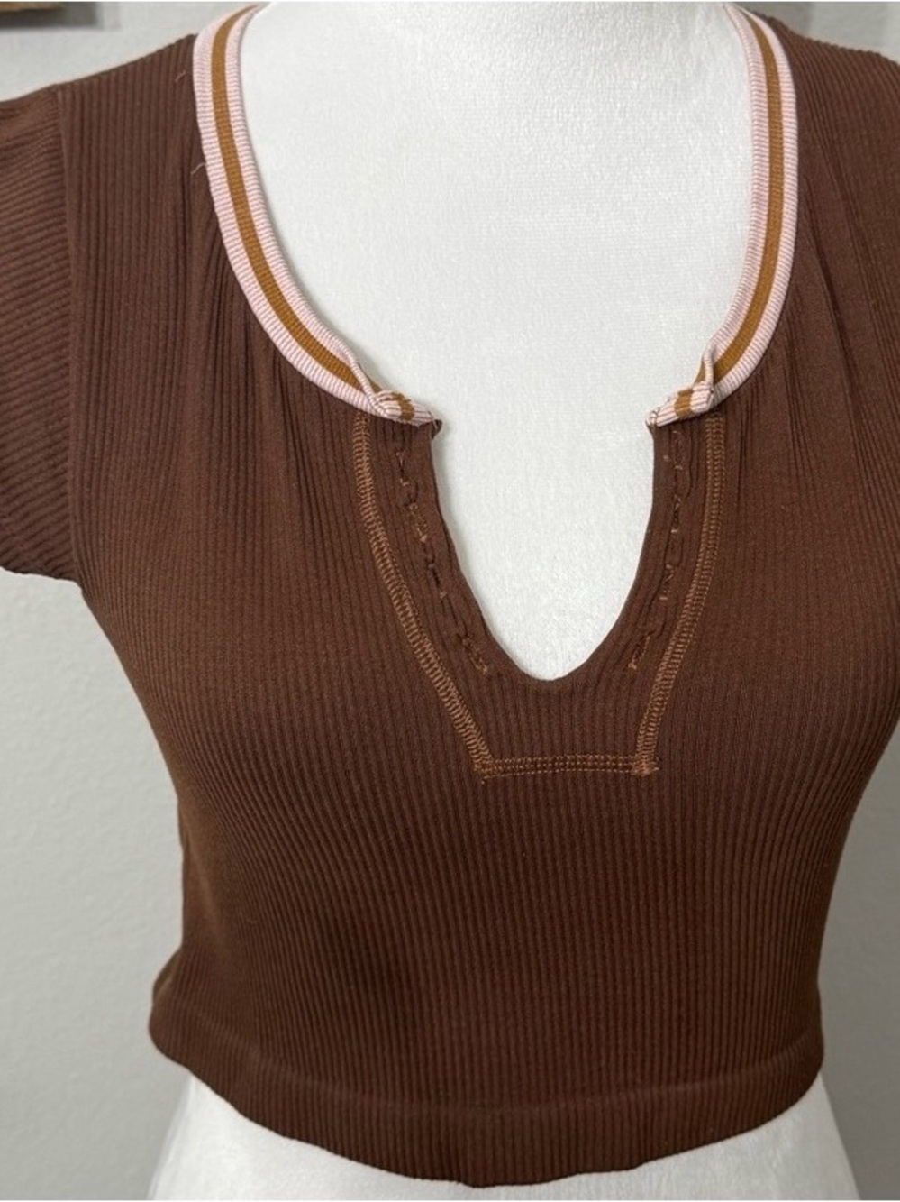 Ribbed Brown Short Sleeve Crop Top with Pink & Tan Contrast Trim